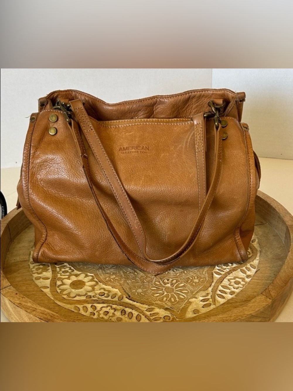AMERICAN LEATHER CO THE LENEX TRIPLE ENTRY SACHEL BRASS TONE HARDWEAR HAND BAG
